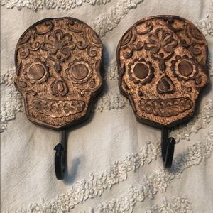 Never used wood carved sugar scull hooks